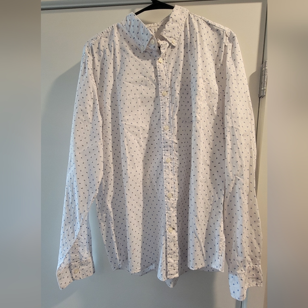 🩷5 for $50🩷 GAP Men's White & Blue Patterned Button-Down Shirt Size Large